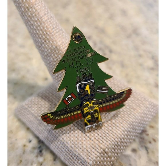 Vintage Idaho Washington BC Totem Pole Pine Tree1980 MD 19 Pin. - Picture 1 of 10